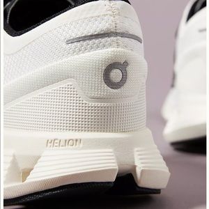 Women’s On Cloud X sneakers